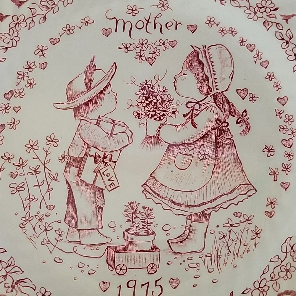Vintage 1975 Decorative Mother Plate in Red Transferware 9" - Picture 3 of 4